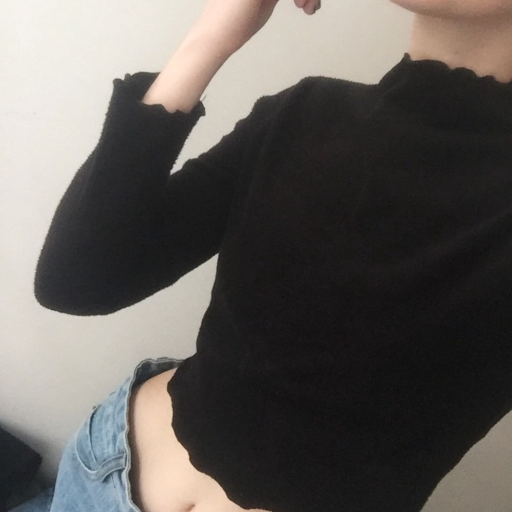 black crop with scalloped edges